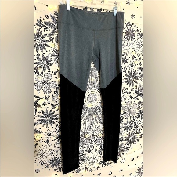 Kadyluxe black and grey leggings buttery soft like new - Picture 2 of 13